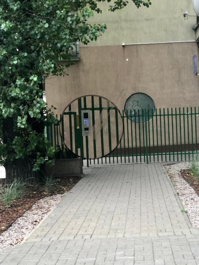 Апартаменти Zwykle Mieszkanie Na Wilenska, Trzy Przystanki Do Starego Miasta,dwa Przystanki Do Szpitala Praskiego Варшава